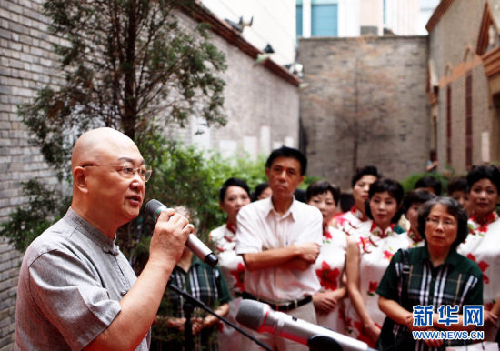 上海：毛泽东故居里的诗歌会