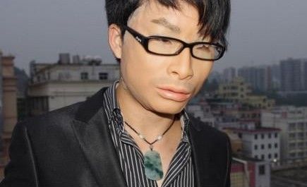 易容盗抢案 人皮面具瞬间变脸(图)(2)