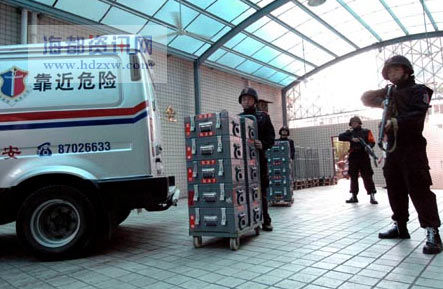 押钞员罢工 押运员拒出车各种不满总爆发(图)