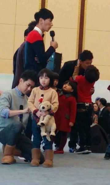 王诗龄张亮上演<em>极品</em>好<em>父女</em> 王岳伦被冷落(图)(