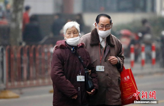 上海重度污染 城市上演魔幻大片(图)(5)