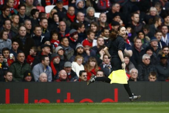 曼联球迷不堪红魔2连败 跳楼自杀当场身亡(4)_