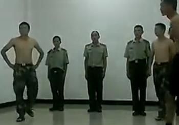 打新兵视频网帖曝光+老兵打新兵往死里打(图)