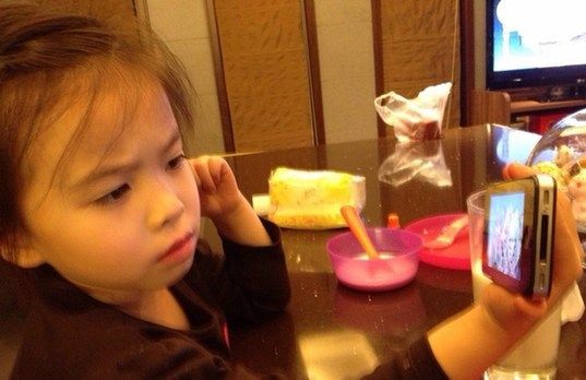 <em>刘涛女儿</em> 小刘涛萌气十足干练得体(图)(2)_新浪