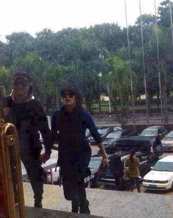  汪峰章子怡 早茶 牵手 (图)_新浪上海_新浪网