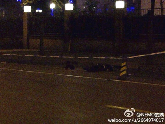 2名保安在小区门口被撞死 2名保安在小区门口被撞死