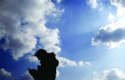昨日,申城空气质量很好,迎来久违“水晶天”。 /晨报记者 殷立勤 昨日,申城空气质量很好,迎来久违“水晶天”。 /晨报记者 殷立勤