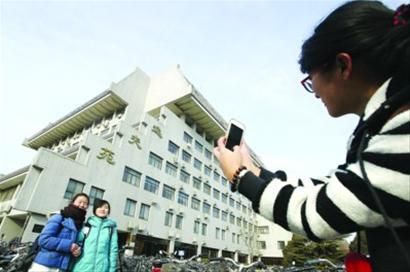 各地学子接连晒出自己学校的“逸夫楼” /CFP 各地学子接连晒出自己学校的“逸夫楼” /CFP