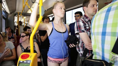 地铁无裤<em>日 美女</em>集体露大腿(图)_新浪上海_新浪