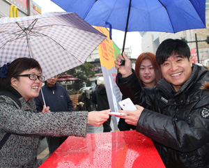 新浪上海中环百联免费发放爱心口罩