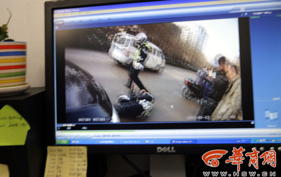 <em>女</em>司机撞交警 女司机妨碍执行<em>公务</em>被拘(图)_新