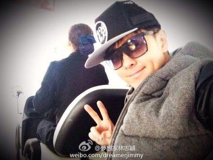 林志颖 偷拍空姐  墨镜扮相帅气十足(图)_新浪上