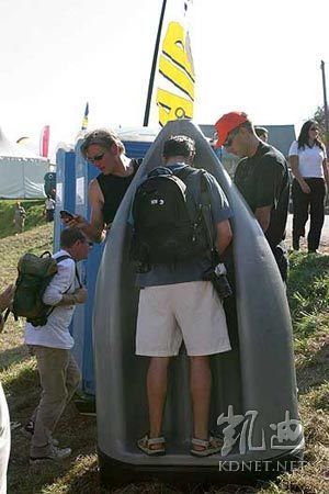 冬奥会现双厕桶 盘点全球各地奇葩厕所(11)