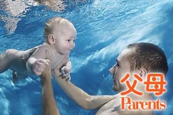 梦境之谜，梦见重病的父亲在海洋中游泳的深层含义