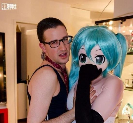 世界第一宅男生活照 病狂宅男装X装疯了(图)(2