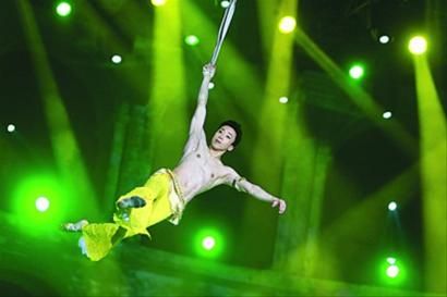 尹中华将力量之美、柔性之美和轻盈之美完美结合 尹中华将力量之美、柔性之美和轻盈之美完美结合