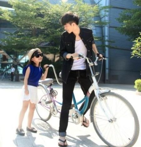 <em>相差18岁萌兄妹私照</em>曝光 获赞最萌年龄差(6)