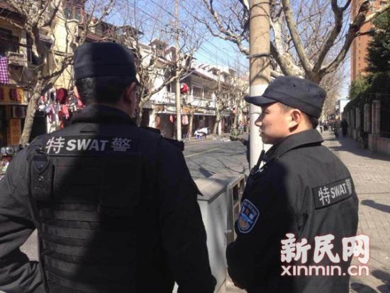 特警在现场处置。网友供图 特警在现场处置。网友供图