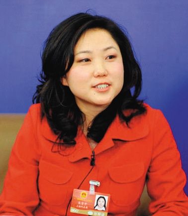 朱雪芹 人大代表,上海华日服装公司工会主席,销售主管 朱雪芹 人大代表,上海华日服装公司工会主席,销售主管
