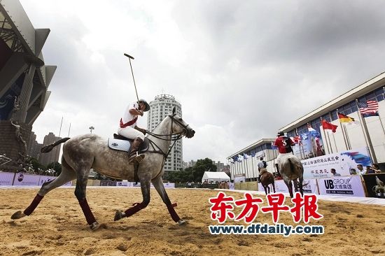 上海已成为国际马业巨头争夺的市场。图为2012年9月7日,第三届中国(上海)国际马业展览在上海揭幕。 高剑平 早报资料 上海已成为国际马业巨头争夺的市场。图为2012年9月7日,第三届中国(上海)国际马业展览在上海揭幕。 高剑平 早报资料