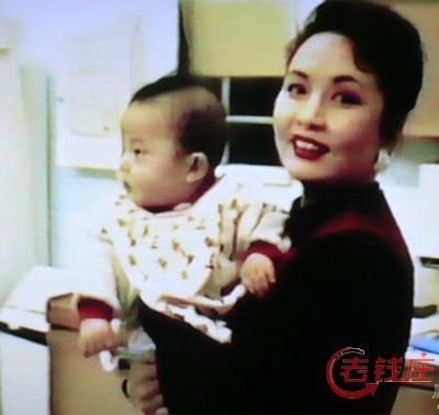 彭丽媛简历<em>照片</em> 爱情及<em>婚姻生活</em>大揭秘(3)_新浪