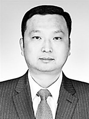 现年41岁的吴斌拟任文广集团副总裁,其1998年进入海通证券后,一直在海通证券工作,时间长达15年,是目前海通证券惟一的“70后”高管。 现年41岁的吴斌拟任文广集团副总裁,其1998年进入海通证券后,一直在海通证券工作,时间长达15年,是目前海通证券惟一的“70后”高管。