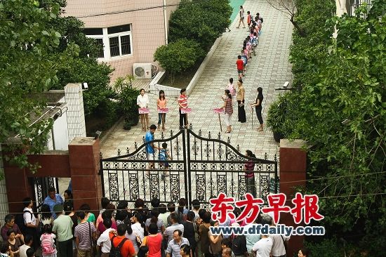 静安教育局有关人士表示,此次新政的出台主要是为了遏制学区房。早报资料 静安教育局有关人士表示,此次新政的出台主要是为了遏制学区房。早报资料