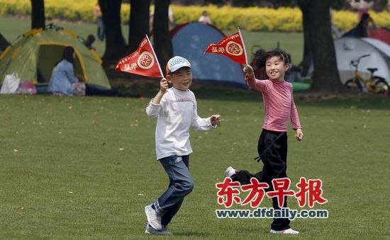 昨天,东方绿舟人气火爆,接待客流同比增长186%。 早报记者 张栋 图 昨天,东方绿舟人气火爆,接待客流同比增长186%。 早报记者 张栋 图