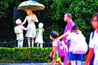 今年,热门民办学校仍吸引众多学生及家长。 /晨报记者 陈征 今年,热门民办学校仍吸引众多学生及家长。 /晨报记者 陈征