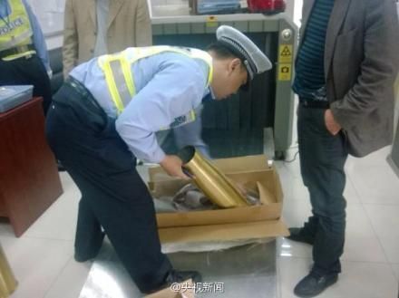 上海警方安检时查获两枚舰炮炮弹 上海警方安检时查获两枚舰炮炮弹