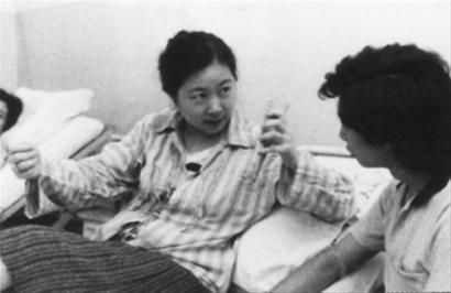 □在病中给学生讲课 □在病中给学生讲课