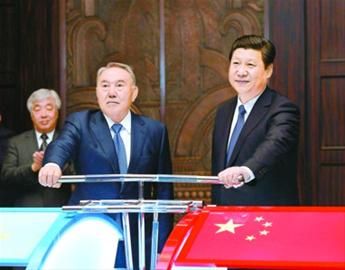 5月19日,国家主席习近平在上海同哈萨克斯坦总统纳扎尔巴耶夫举行会谈。这是会谈后,两国元首共同出席中哈连云港物流场站项目远程投产仪式。 新华社记者 马占成 摄 5月19日,国家主席习近平在上海同哈萨克斯坦总统纳扎尔巴耶夫举行会谈。这是会谈后,两国元首共同出席中哈连云港物流场站项目远程投产仪式。 新华社记者 马占成 摄