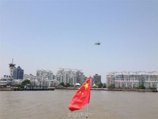 亚信峰会召开,上海安保升级,5月15日上午黄浦江举行闯关船舶拦截联合演习。 亚信峰会召开,上海安保升级,5月15日上午黄浦江举行闯关船舶拦截联合演习。