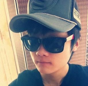  赵本山儿子下乡 (图)_新浪上海_新浪网