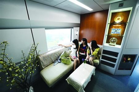 上海至成都动车昨天首发 15小时饱览多变美景