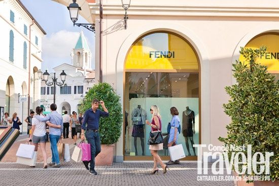 春季欧洲打折季之血拼攻略 Serravalle打折村_