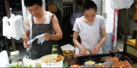 卖凉皮凉面_卖凉皮收入(2)
