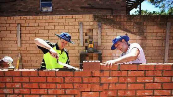 英国搬砖年薪48万 国外那些工作普通薪资却高的工作