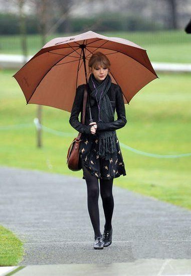 雨天不能错过的明星伞+花雨鞋 蕾哈娜_潮人新