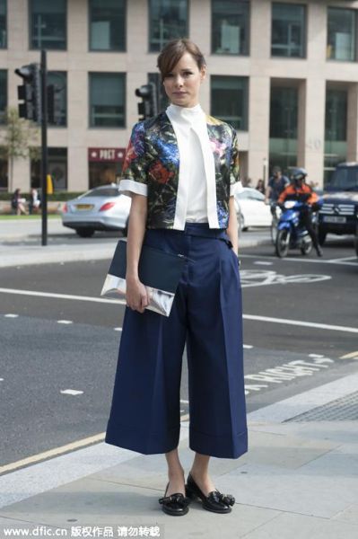 揭秘时下最潮流行色 深蓝色_美容服饰