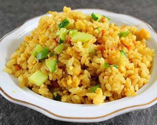 6种简单炒饭做法详解:腊肠胡萝卜蛋炒饭等