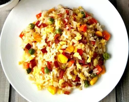 6种简单炒饭做法详解:什锦培根蛋炒饭等