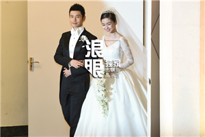 黄晓明baby举止亲昵甜蜜十足