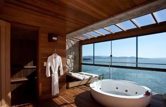 泡在浴缸里思考人生 盘点全球10个有内涵的酒店浴缸