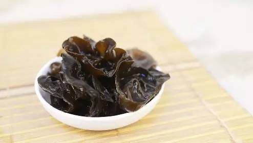 吊袋黑木耳栽培技术，这么搞才不踩坑！老菇农的干货分享