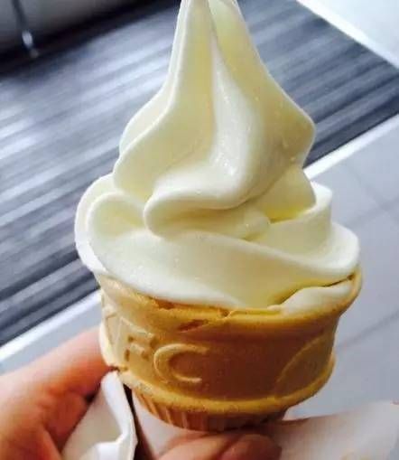 上海街边便利店里的冰淇淋:1easy家乐福北海道风味甜筒等