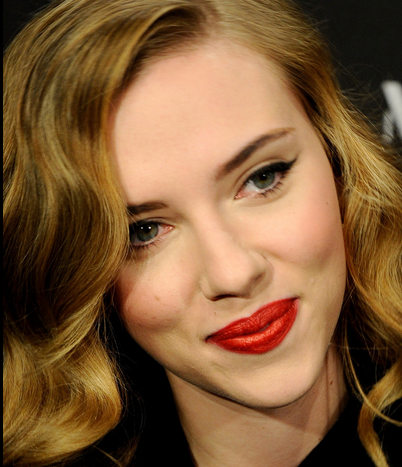 S型刘海红遍全球:外国女星演绎S型刘海_美容