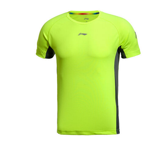 马拉松装备推荐:跑步服装等