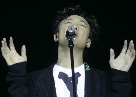 陈奕迅演唱会唱足90分 学歌迷发嗲自称无赖