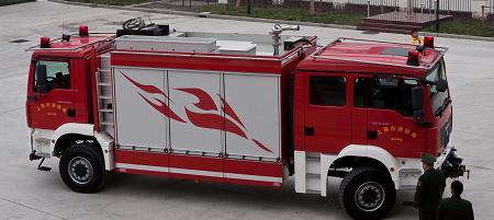 双头消防车亮相世博园